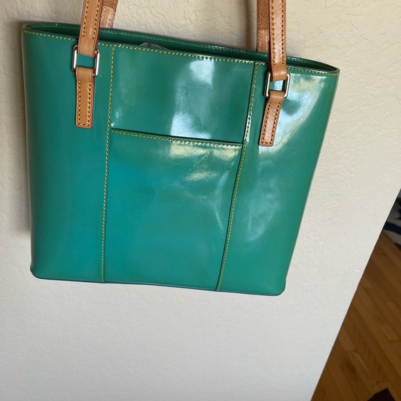 Dooney & Bourke - Picture 3 of 4